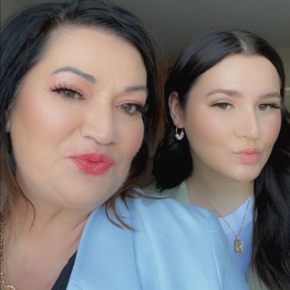 Meet your Posher, Monica - Picture 2 of 4